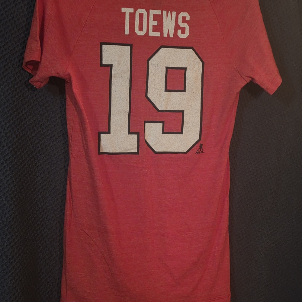 Women's Large Toews 19 NHL Blackhawks Tshirt V-Neck
